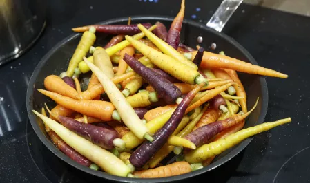 Karotten in der Pfanne