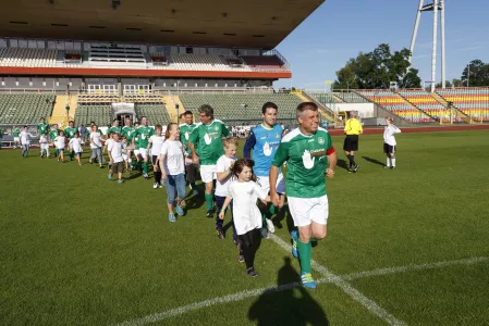 Fußballspiel FC Bundestag vs. FC Diabetologie 2017 - Einlaufkinder