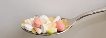 Nahrungsergänzungsmittel in Form von Tabletten - Vitamine, Pillen