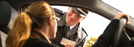 Führerscheinkontrolle freundlicher Polizist