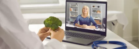 Online Ernährungsberatung über Laptop