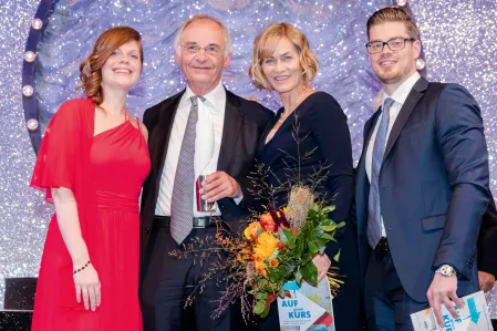 Dr. Rüdiger Landgraf mit Jennifer und Julien Fuchsberger und Gesine Cukrowski auf der Gala 2016 