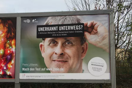 Plakat Unerkannt unterwegs Pierre Littbarski