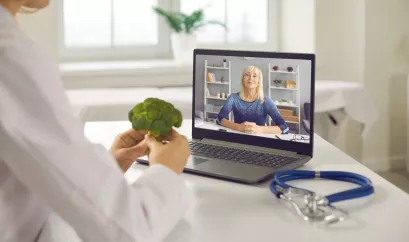 Online Ernährungsberatung über Laptop