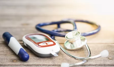 Medizinische Geräte wie Insulinpen und Stetoskop